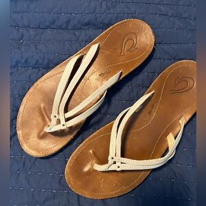 Olukai Women's Leather Flip Flops